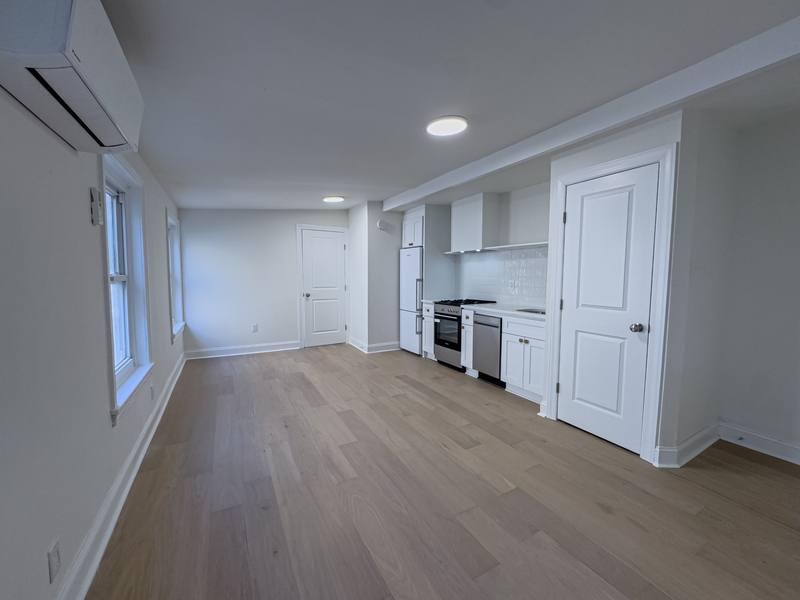 Apartment for rent at 2039 Green St #3R, Philadelphia, PA 19130