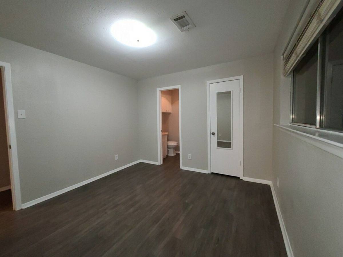 Townhouse for rent at 2410 Wood Oak Court, Irving, TX 75060
