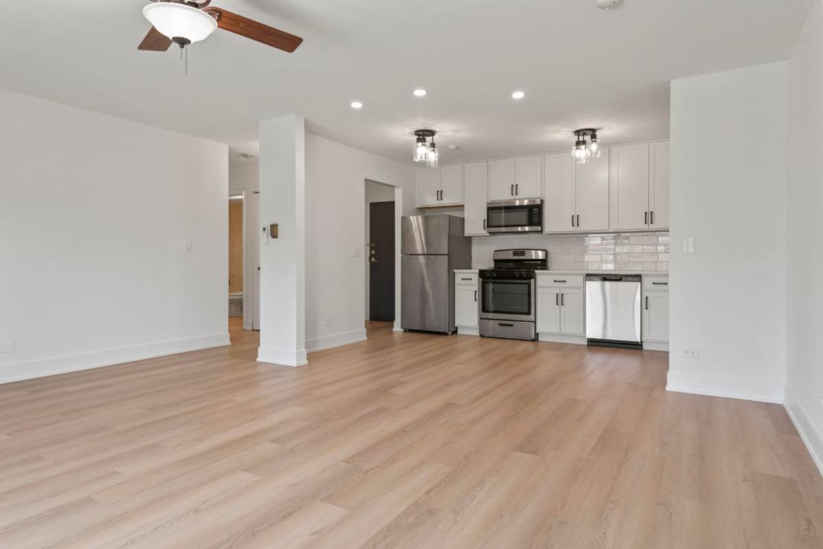Apartment for rent at 5202 Washington St, Downers Grove, IL 60515