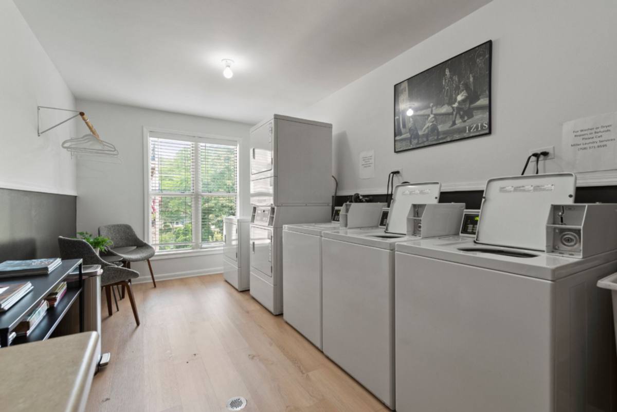 Apartment for rent at 5202 Washington St, Downers Grove, IL 60515