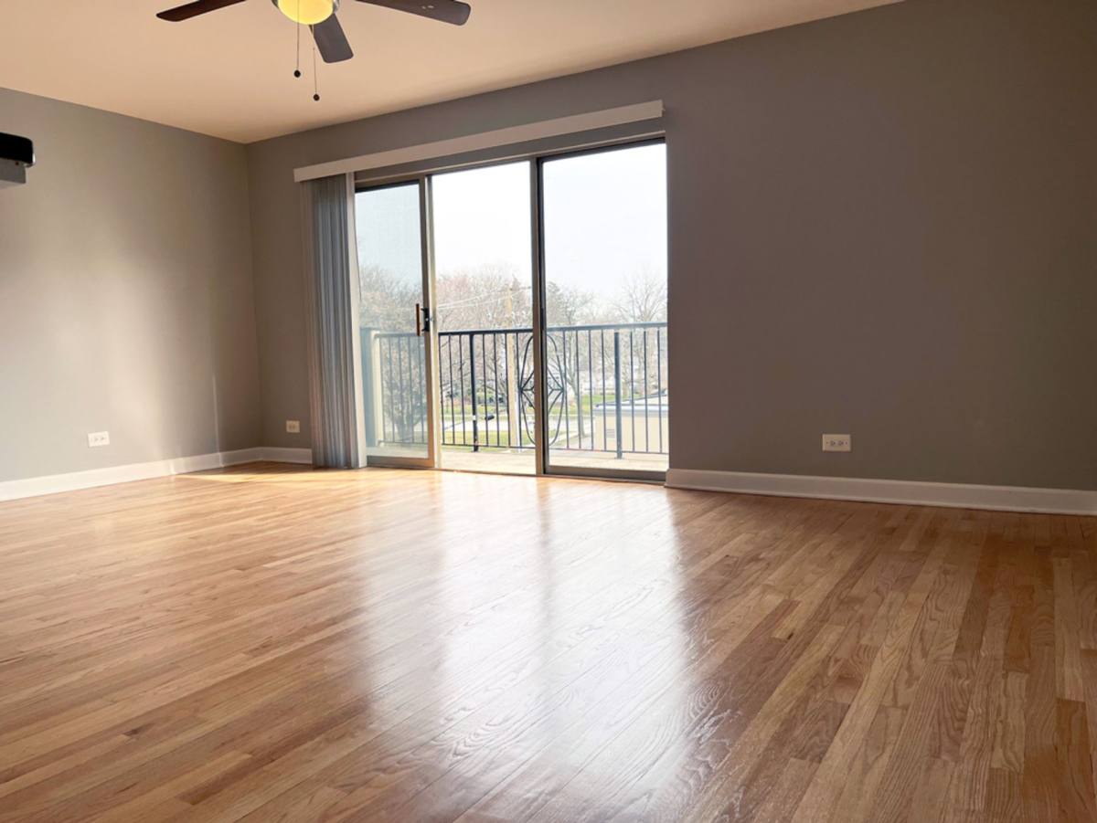 Apartment for rent at 5202 Washington St, Downers Grove, IL 60515