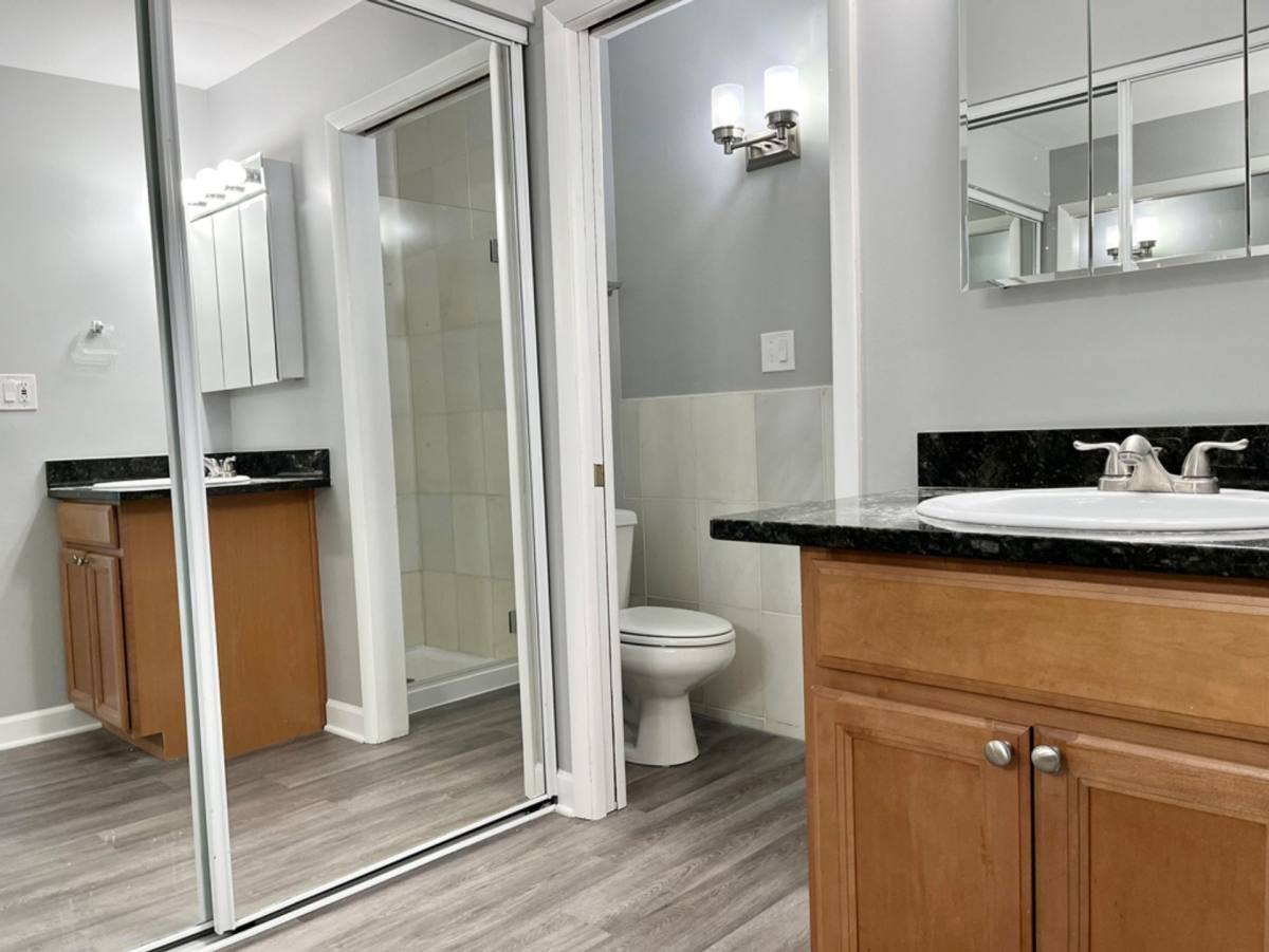 Apartment for rent at 5202 Washington St, Downers Grove, IL 60515