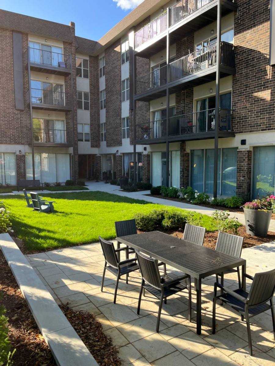 Apartment for rent at 5202 Washington St, Downers Grove, IL 60515