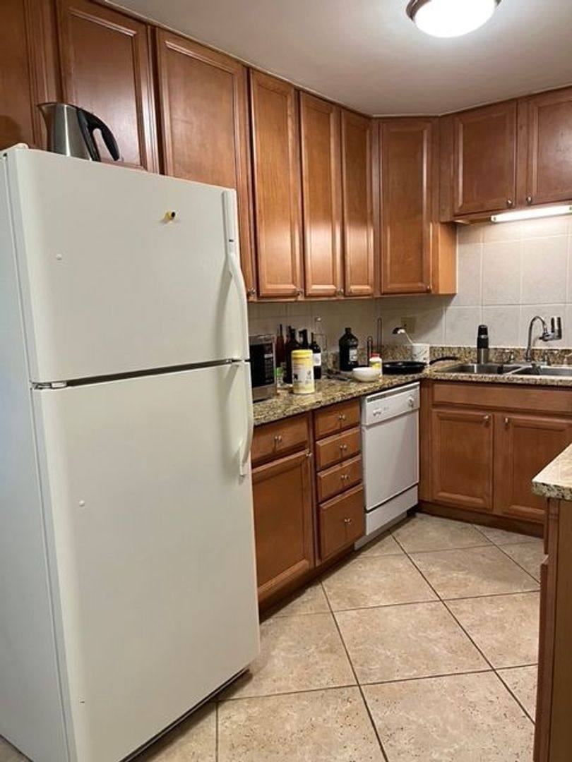 Apartment for rent at 5202 Washington St, Downers Grove, IL 60515
