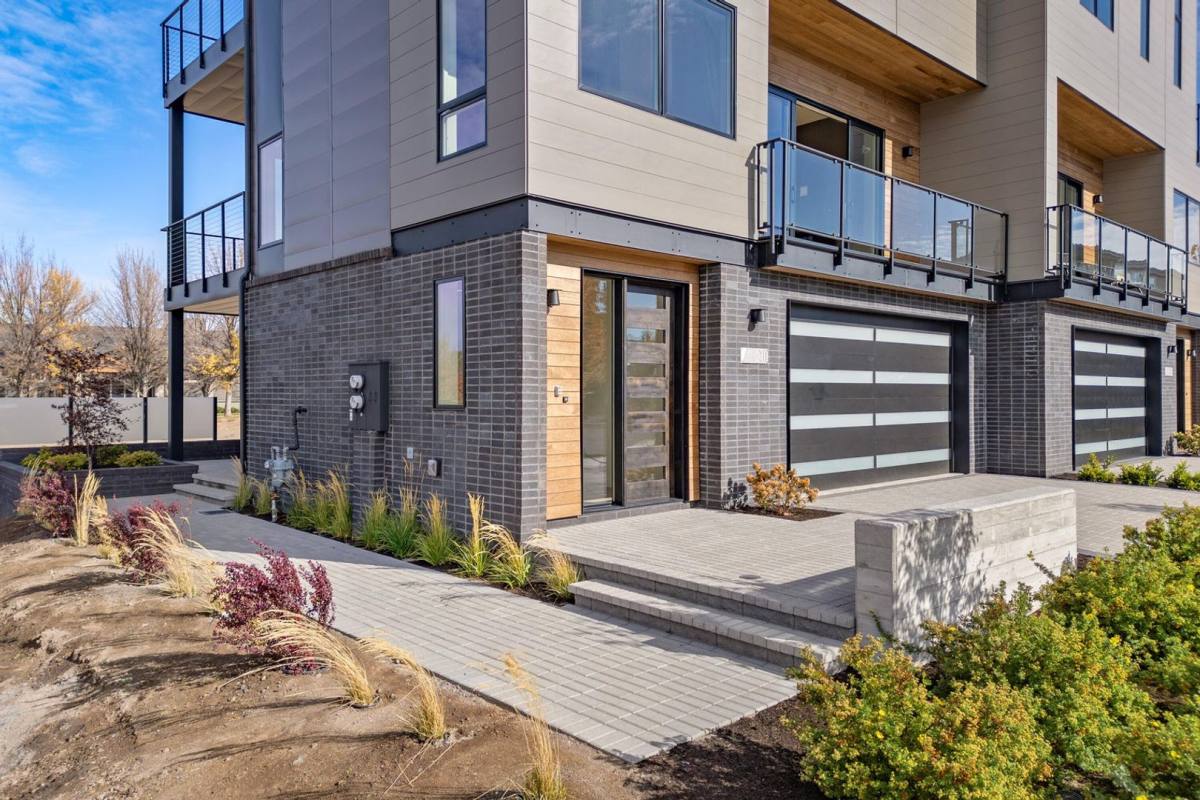 Townhouse for rent at 211 SW Log Court, Bend, OR 97702