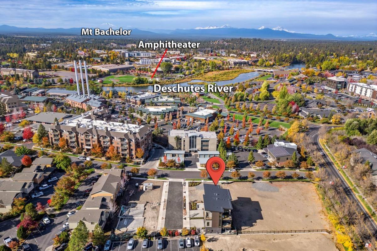 Townhouse for rent at 211 SW Log Court, Bend, OR 97702