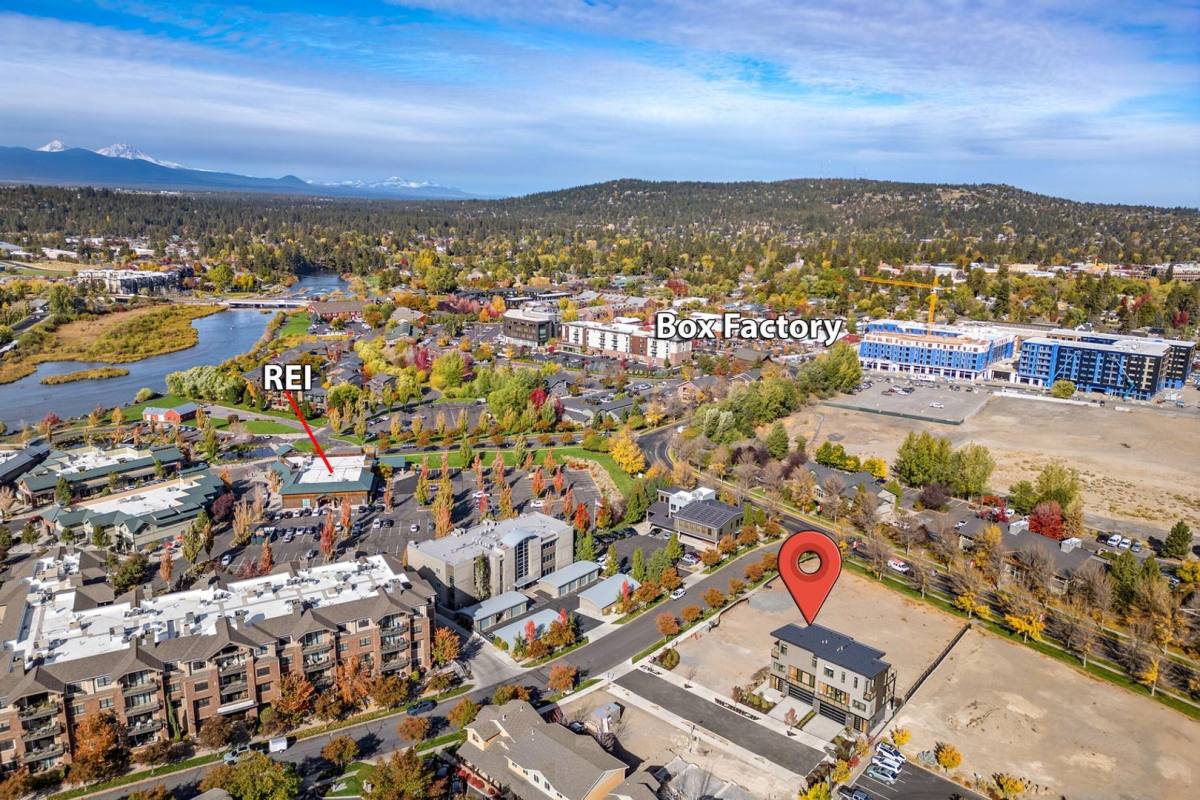 Townhouse for rent at 211 SW Log Court, Bend, OR 97702