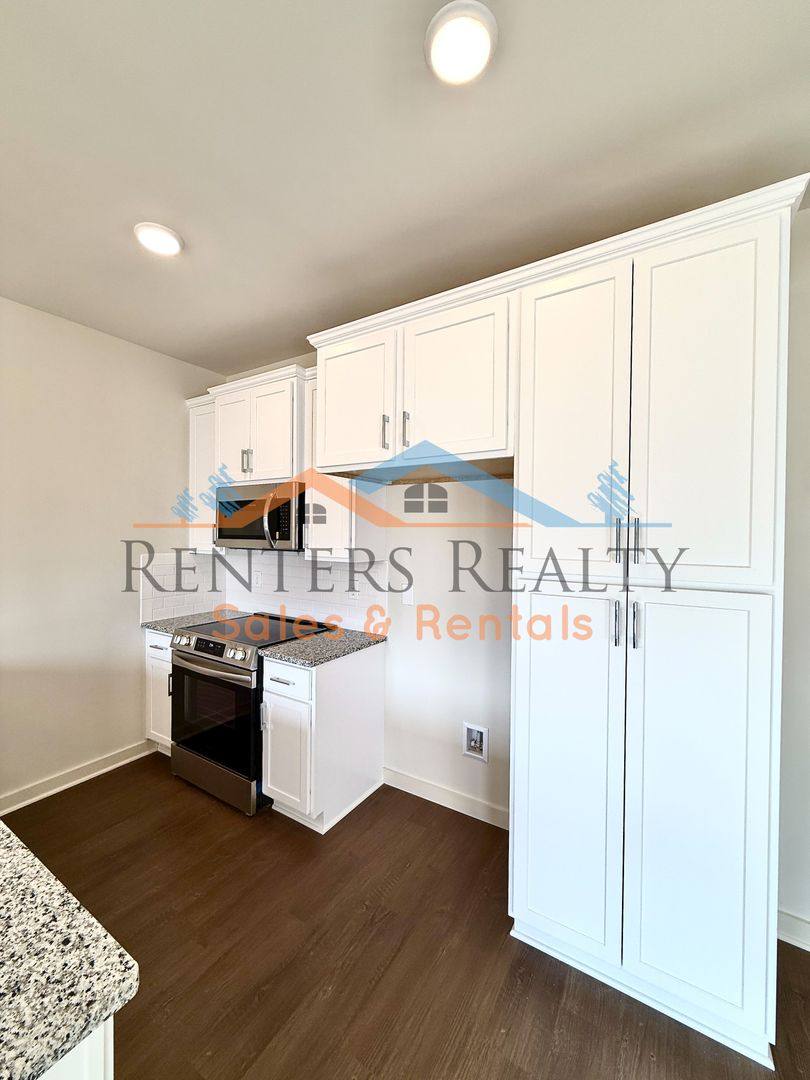 Townhouse for rent at 3611 8th Ave SW, Huntsville, AL 35805