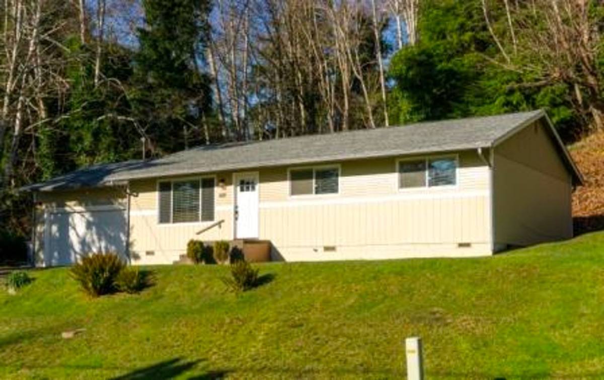 House for rent at 601 Beacon Hill Dr, Hoquiam, WA 98550