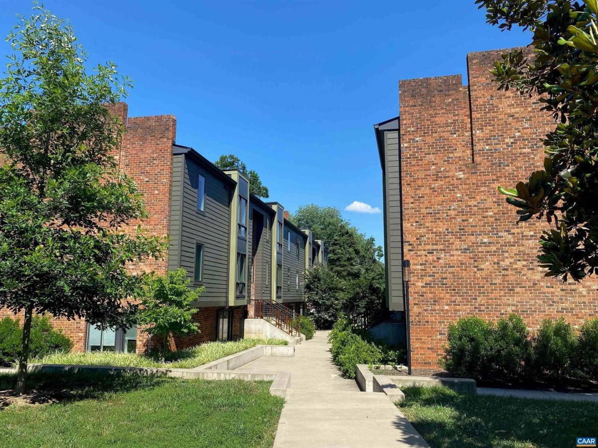 Apartment for rent at 630 Park St, Charlottesville, VA 22902