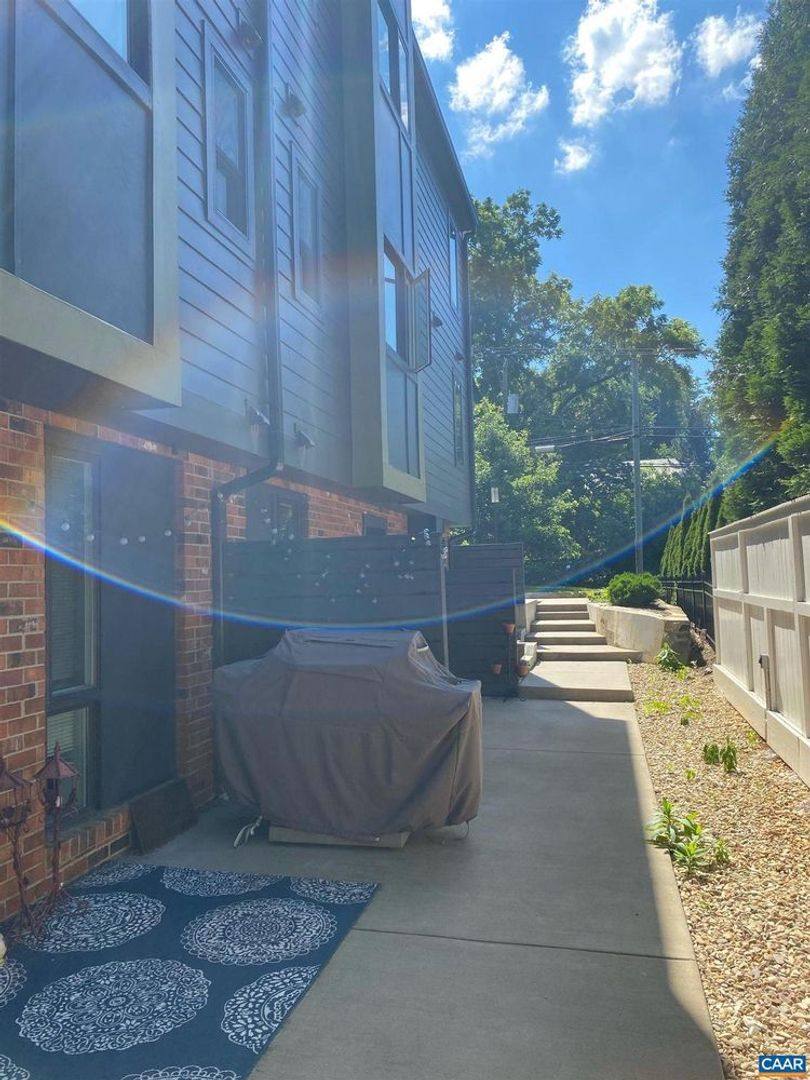 Apartment for rent at 630 Park St, Charlottesville, VA 22902