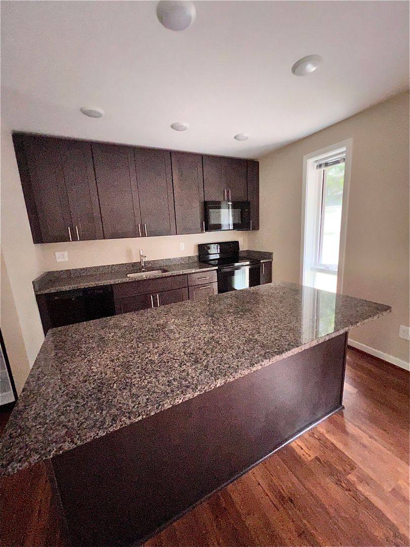 Apartment for rent at 630 Park St, Charlottesville, VA 22902