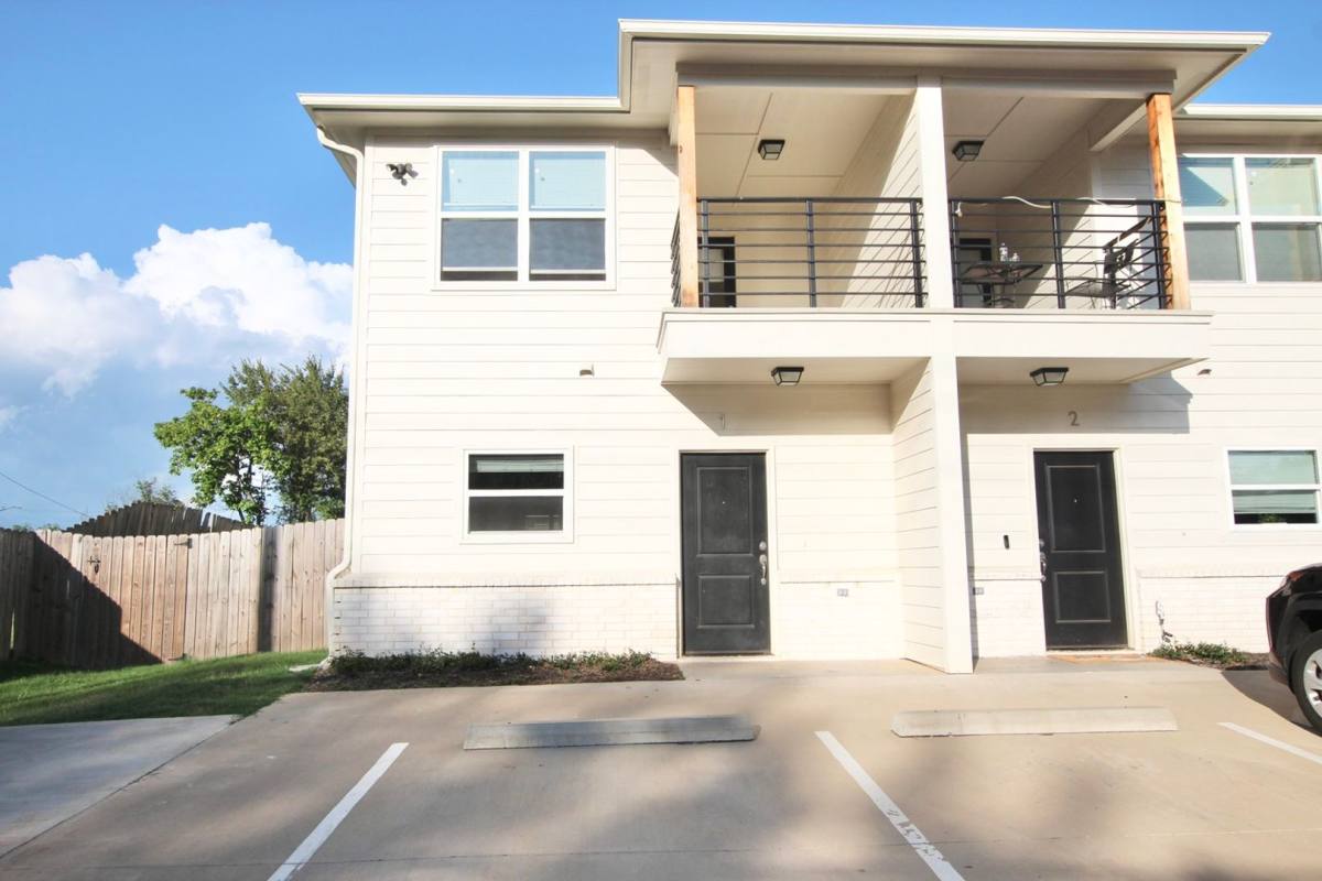 Apartment for rent at 307 N Henry, Lindale, TX 75771