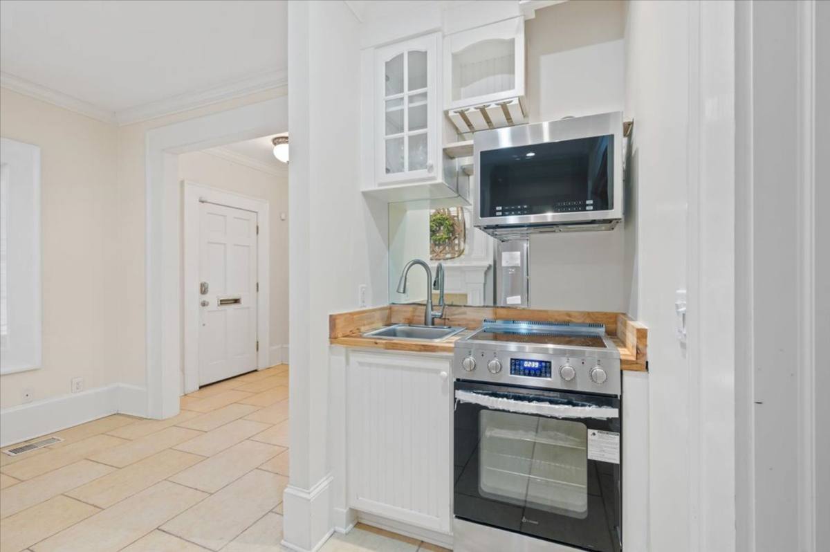 Apartment for rent at 205 W Huntingdon St, Savannah, GA 31401