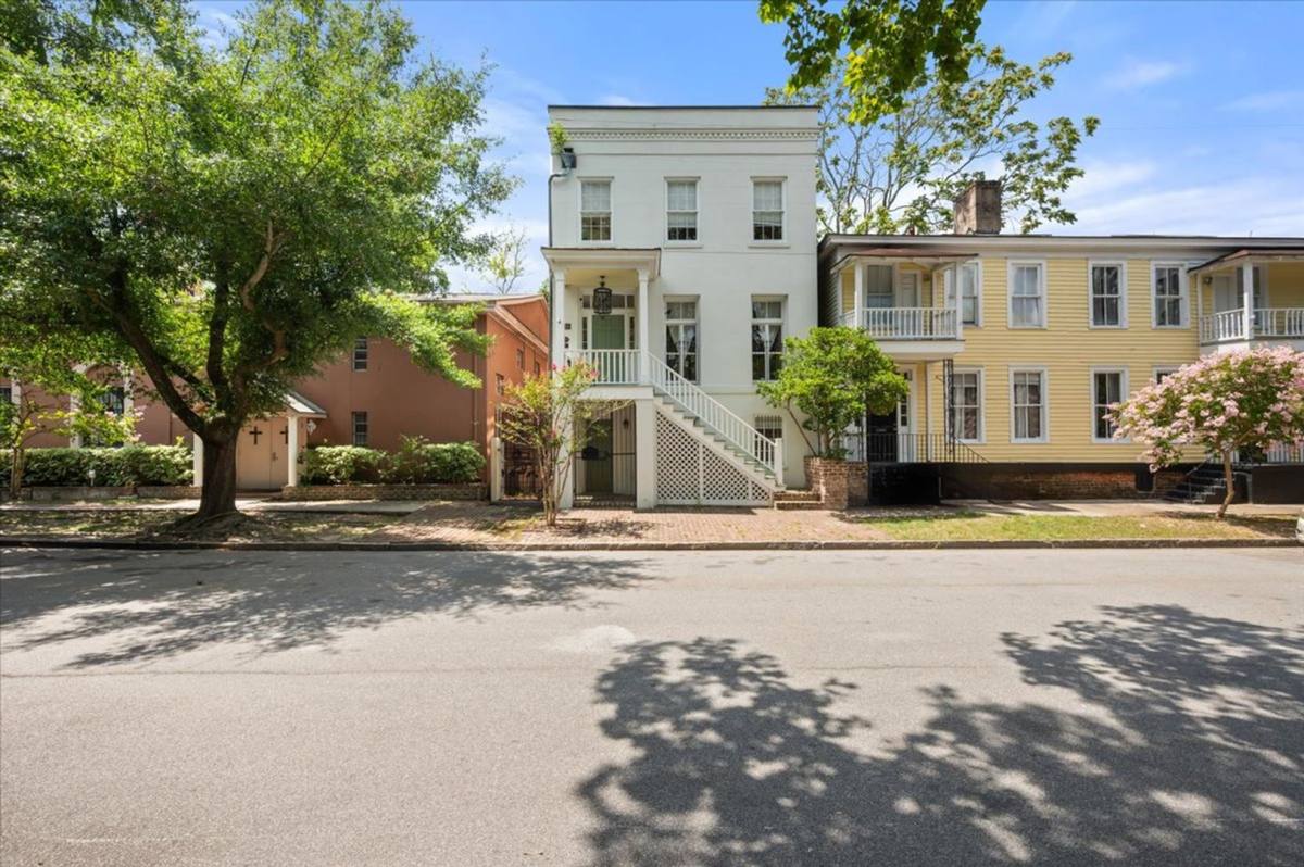 Apartment for rent at 205 W Huntingdon St, Savannah, GA 31401