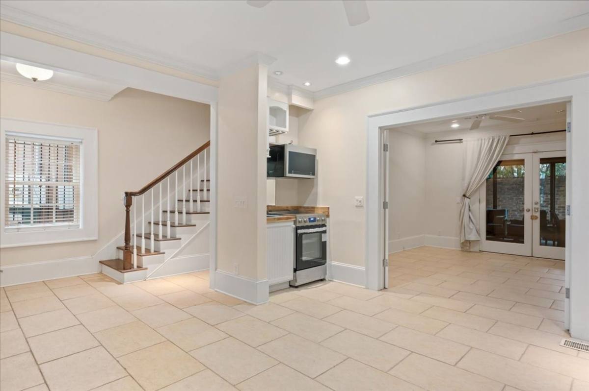 Apartment for rent at 205 W Huntingdon St, Savannah, GA 31401