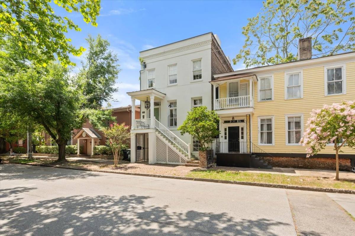 Apartment for rent at 205 W Huntingdon St, Savannah, GA 31401
