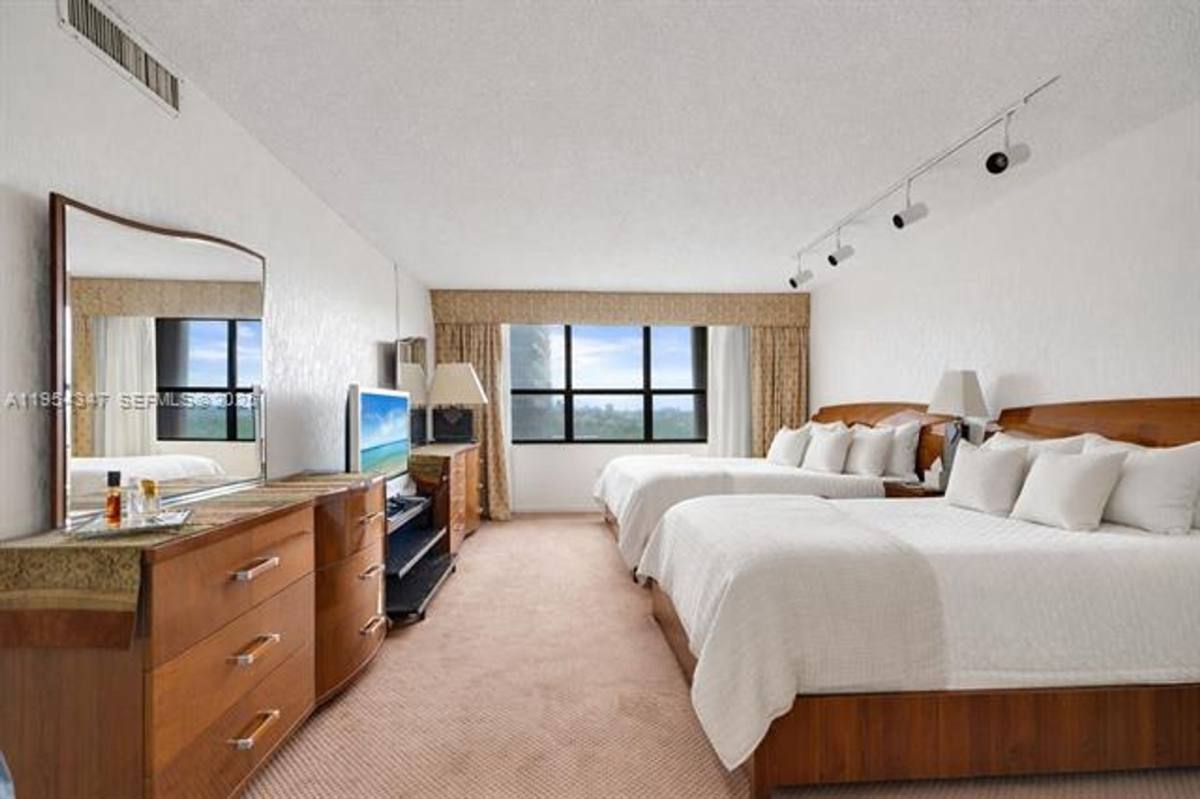 Apartment for rent at 9801 Collins Ave Appt 8S, Miami Beach, FL 33154