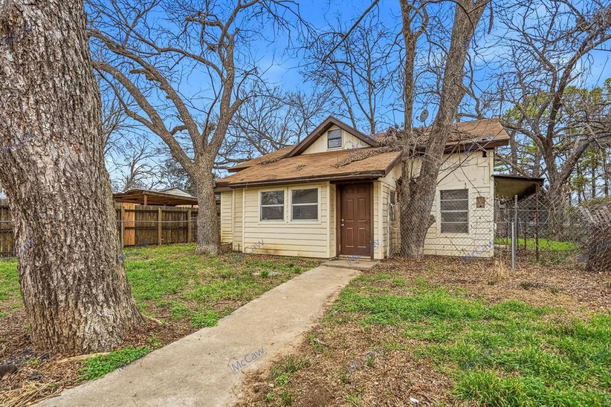 House for rent at 508 W Lone Star Ave, Cleburne, TX 76033