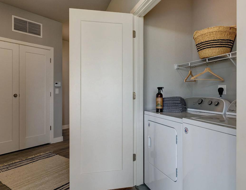 Apartment for rent at 20 W NW Highway, Mount Prospect, IL 60056