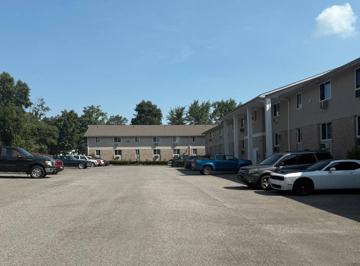 Apartment for rent at Turnberry, 834 E Midlothian Blvd, Youngstown, OH 44502