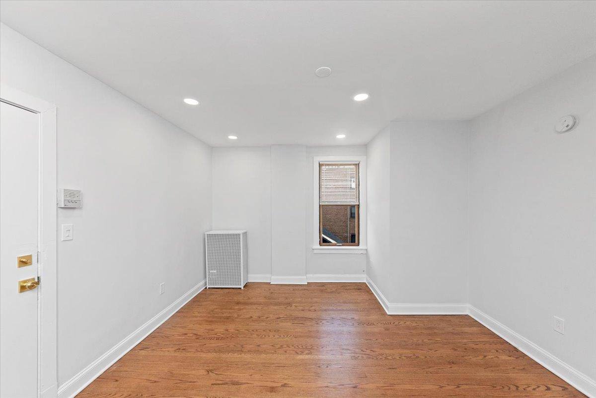 Apartment for rent at 533 W Wrightwood #3R, Chicago, IL 60614