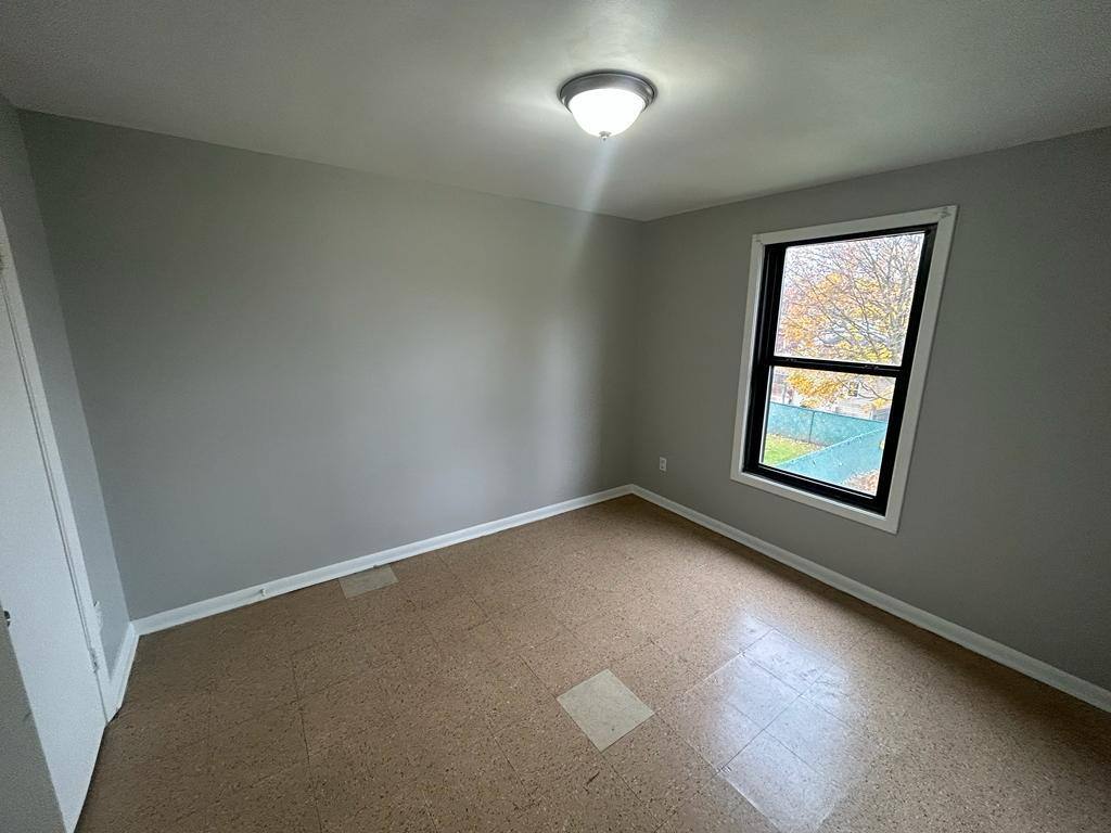 Apartment for rent at 1633 Shehy St #1, Youngstown, OH 44506