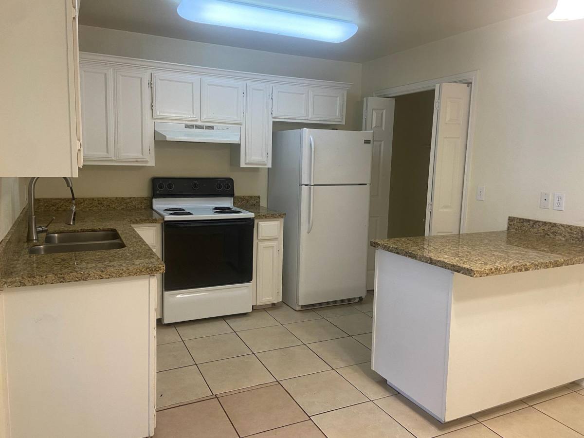 Apartment for rent at Enfield Townhomes, 2218 S Touri, Edinburg, TX 78539