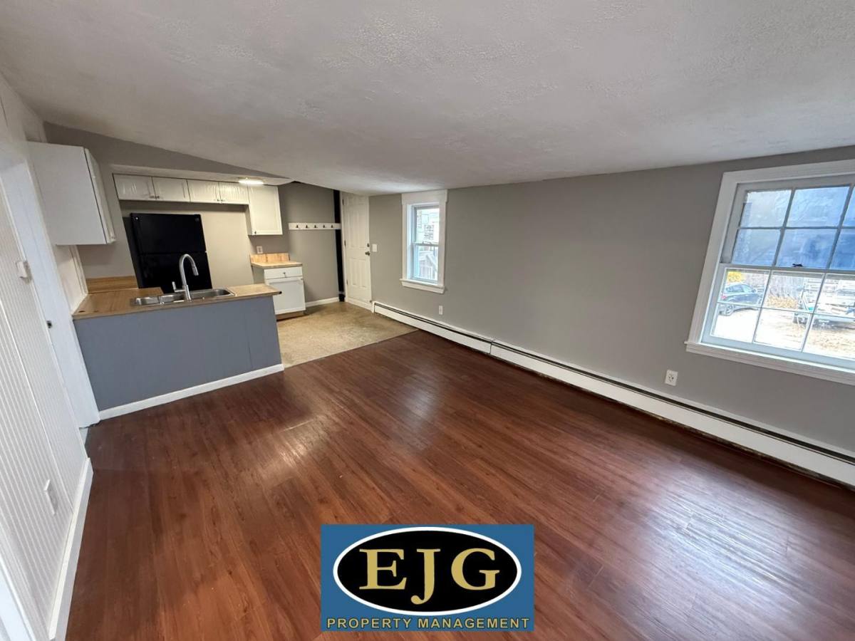 Apartment for rent at 363 Amherst St, Manchester, NH 03104