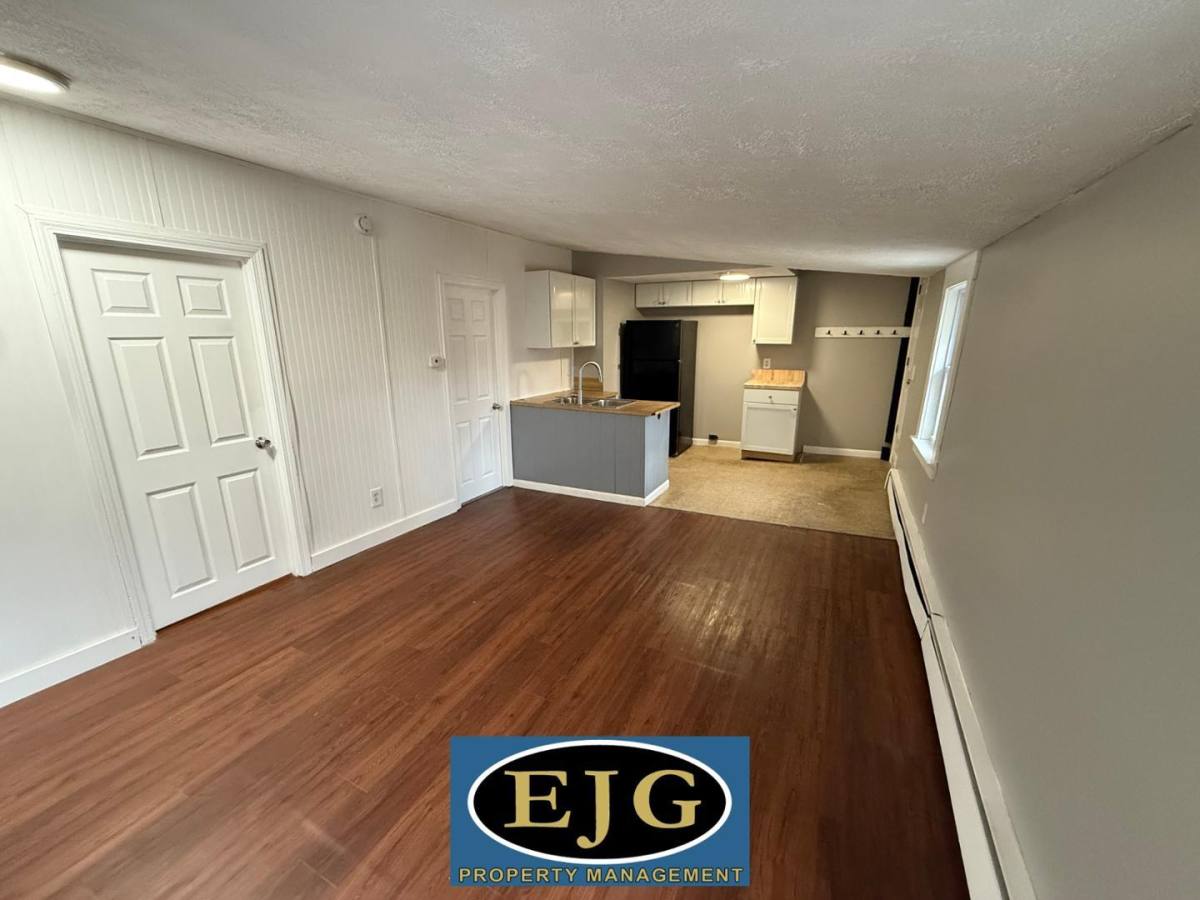 Apartment for rent at 363 Amherst St, Manchester, NH 03104