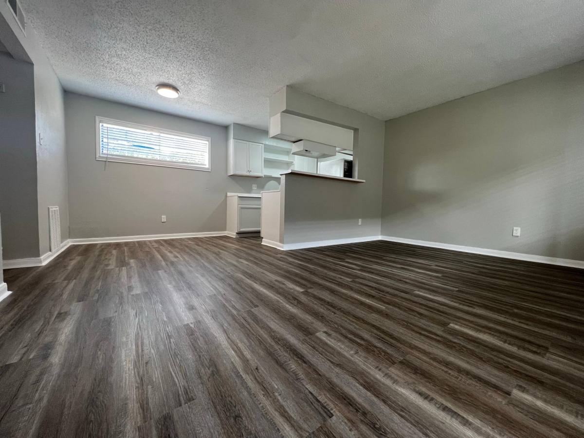 Apartment for rent at Embers, 2120 Strawberry Rd, Pasadena, TX 77502