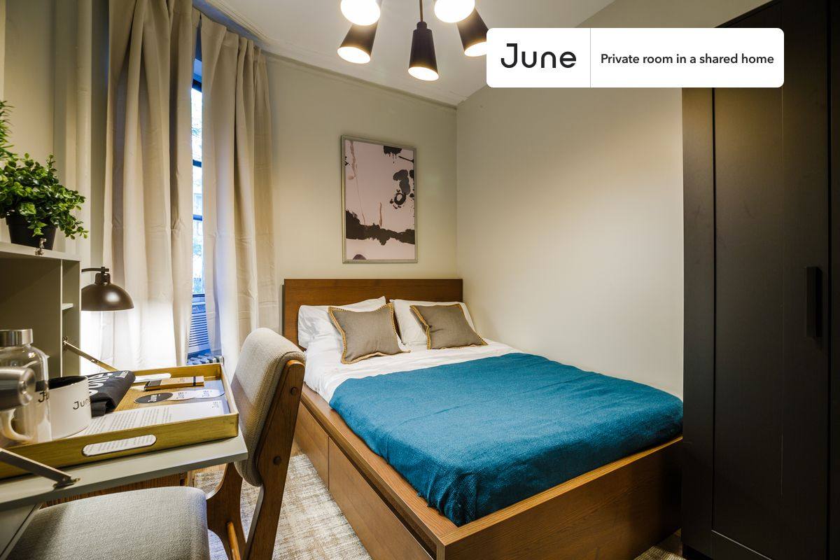 439 W 48th St, New York, NY 10036