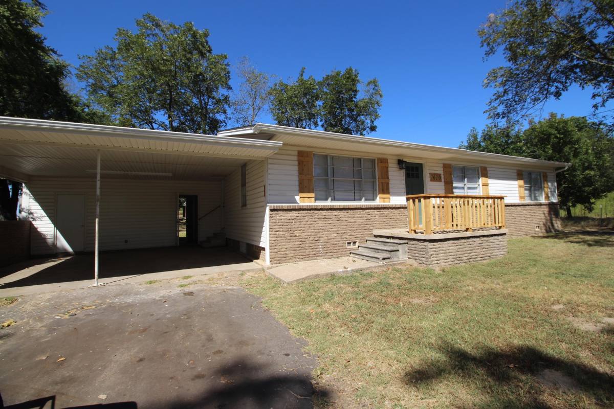 House for rent at 1610 W Frank St, Grand Saline, TX 75140