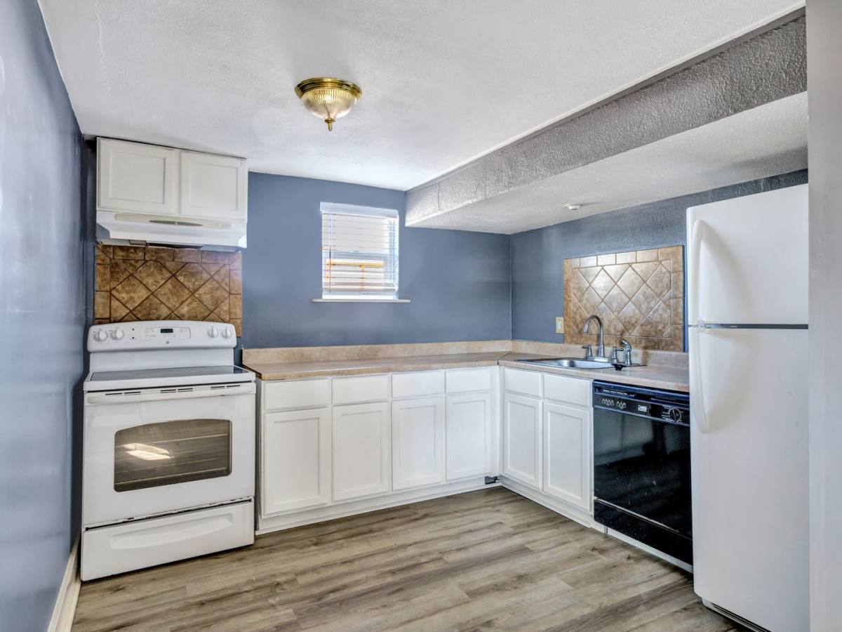 912 S Armstrong St, Denison, TX 75020 - Apartment For Rent - Image 8