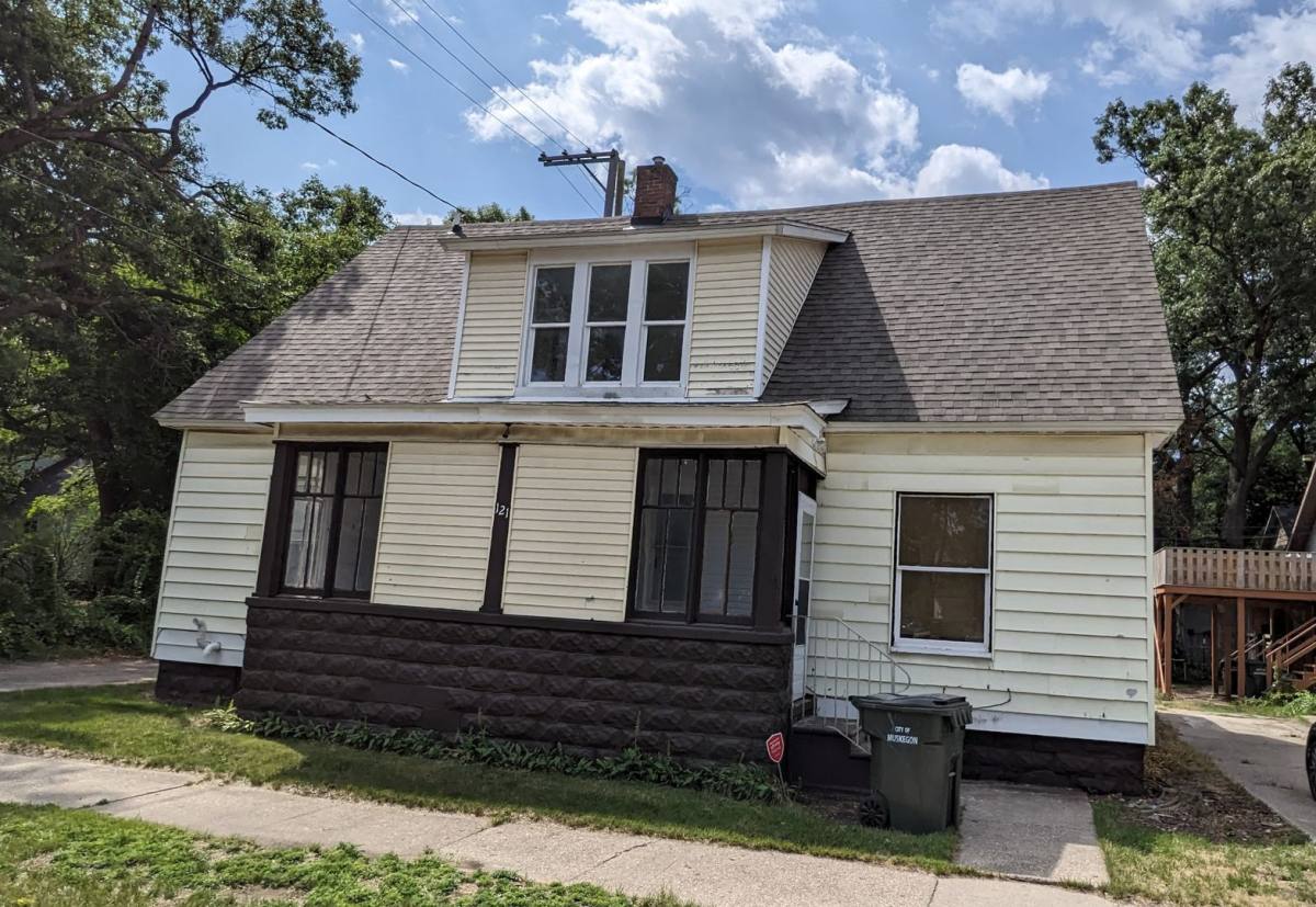 Apartment for rent at 121 E Holbrook Ave, Muskegon, MI 49442