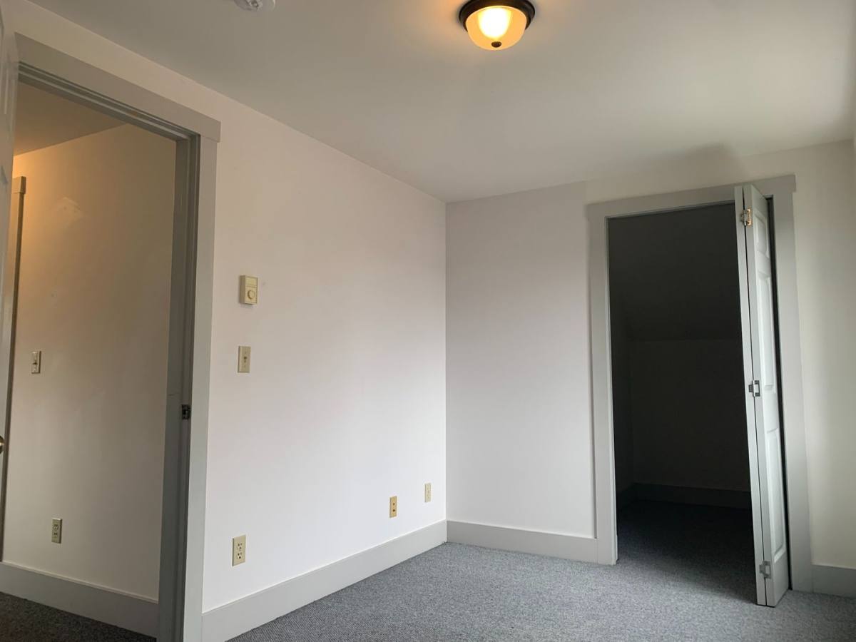 Apartment for rent at 511 E Chestnut St, Bellingham, WA 98225