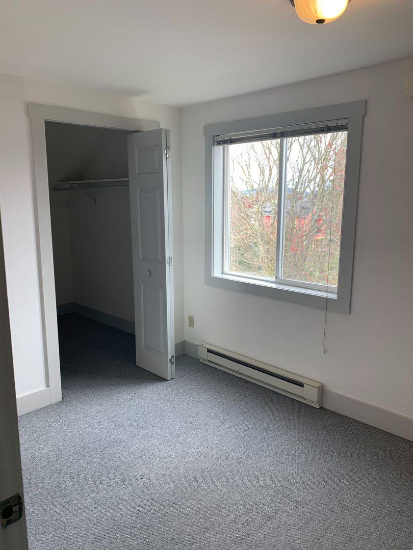 Apartment for rent at 511 E Chestnut St, Bellingham, WA 98225
