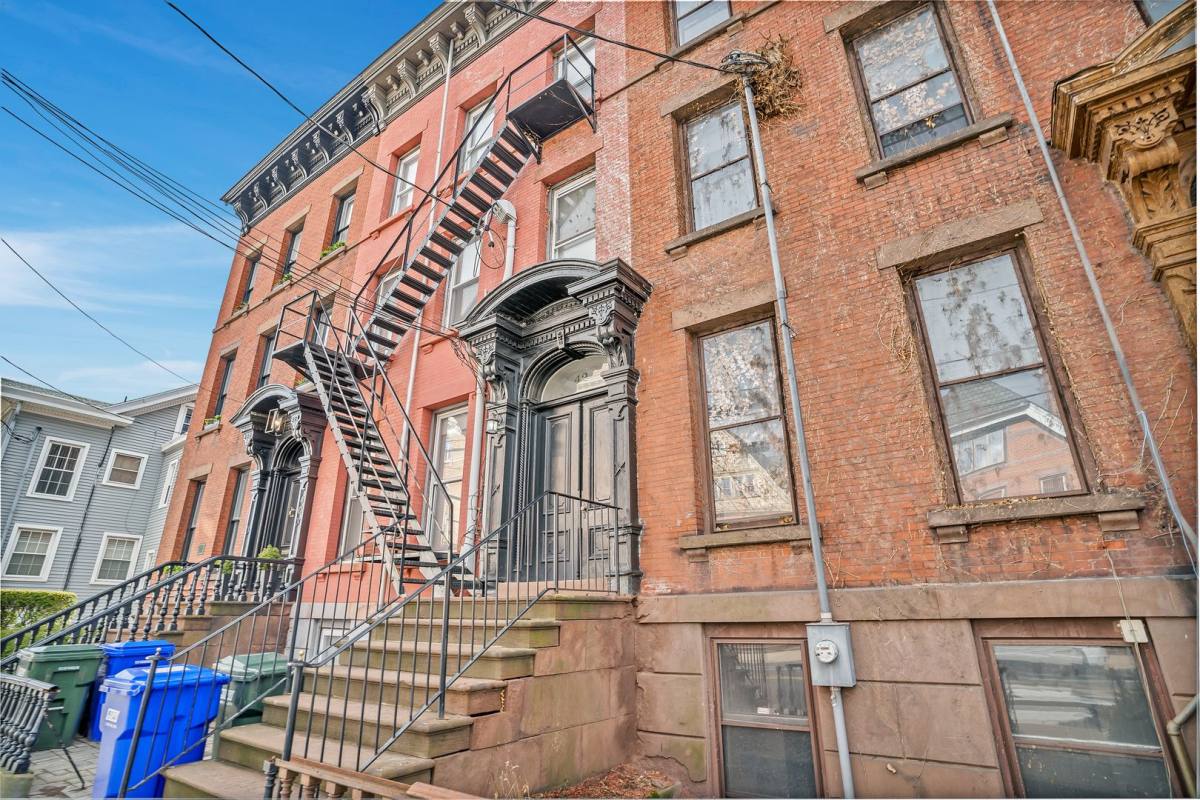 Apartment for rent at 42 Trumbull St, New Haven, CT 06510