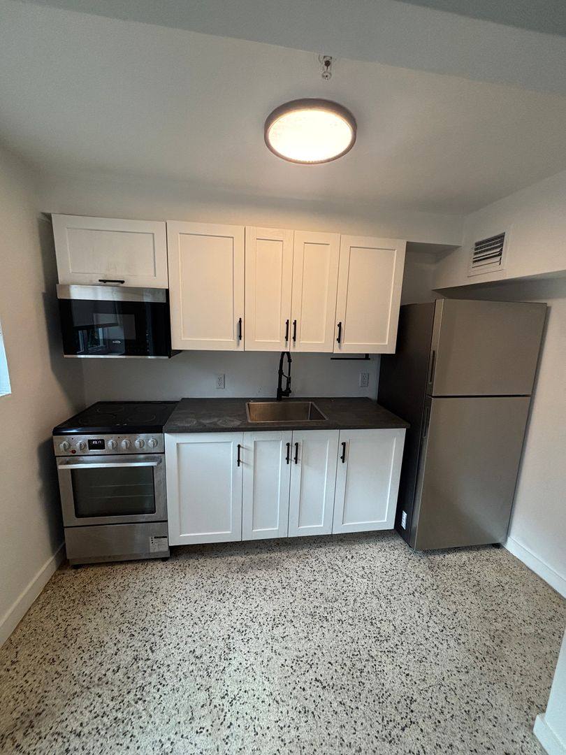 Apartment for rent at 560 NW 1st St, Miami, FL 33128