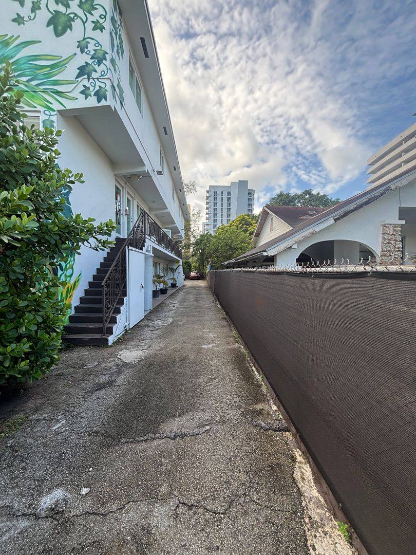 Apartment for rent at 560 NW 1st St, Miami, FL 33128