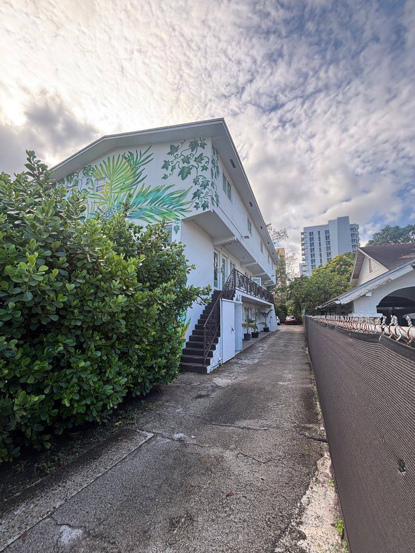 Apartment for rent at 560 NW 1st St, Miami, FL 33128