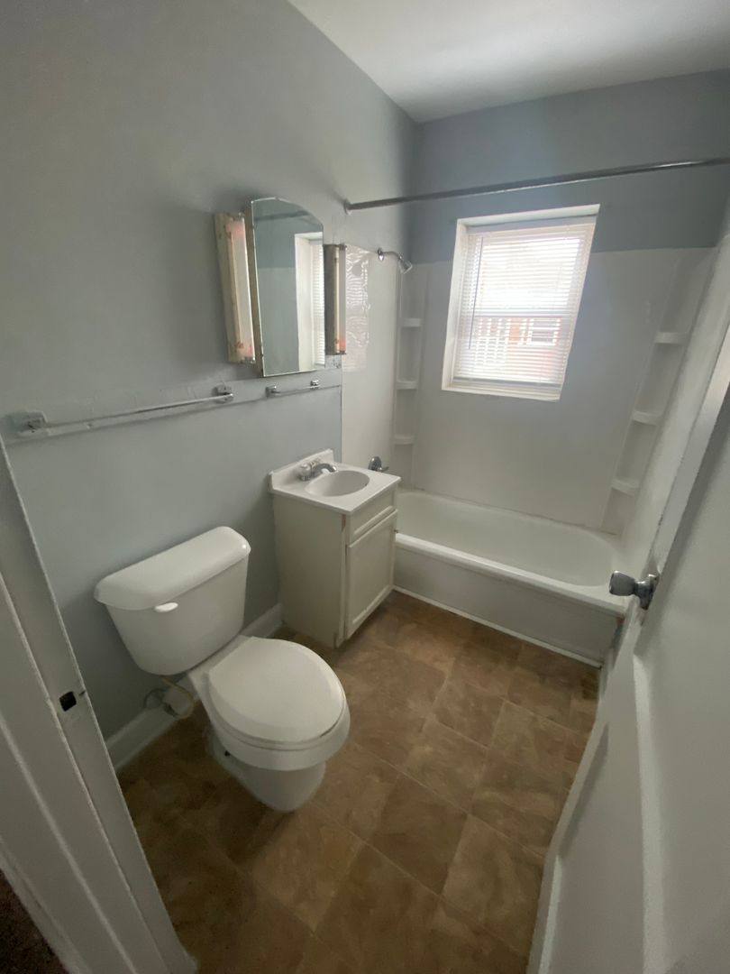 Apartment for rent at 806 State St, Bettendorf, IA 52722