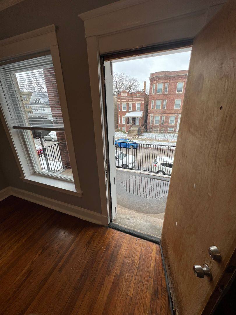 Apartment for rent at 5919 W Fulton, Chicago, IL 60644