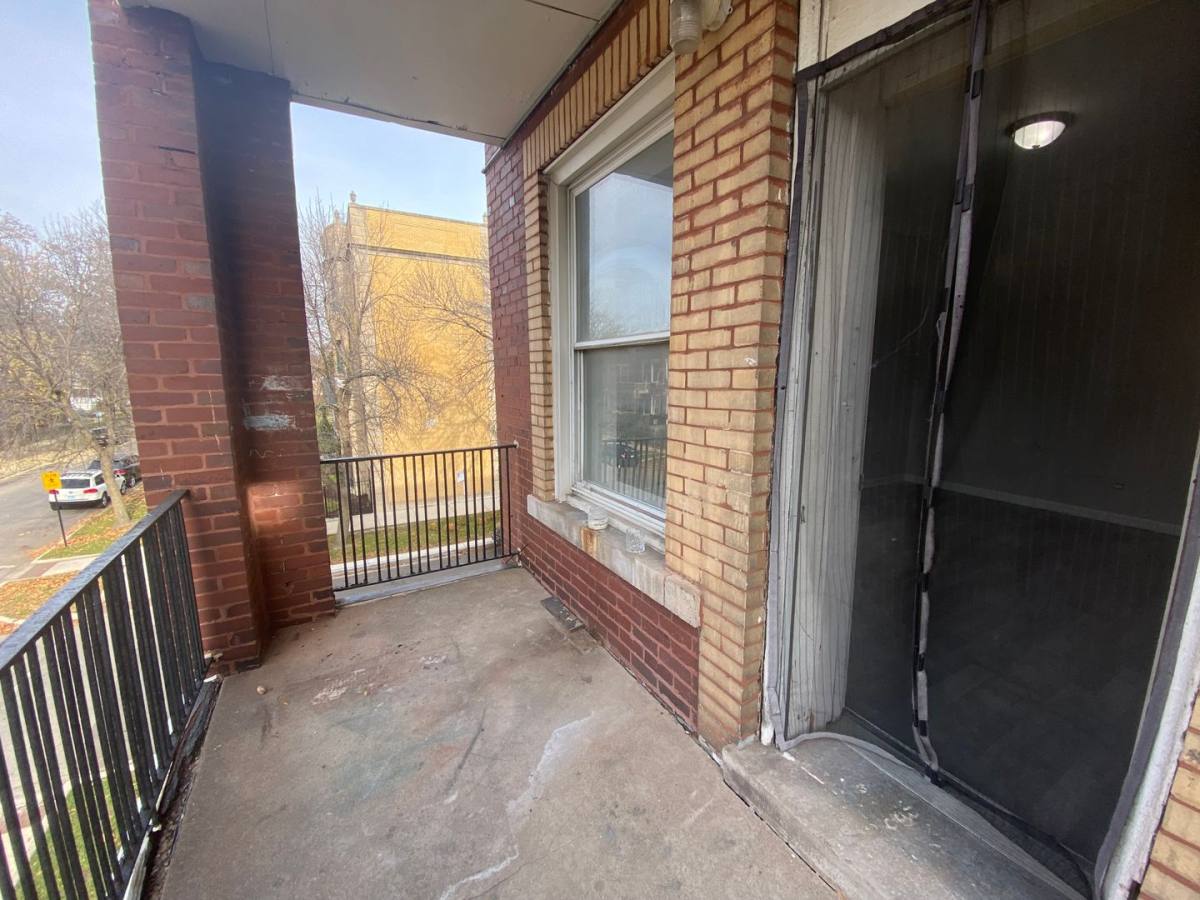 Apartment for rent at 5919 W Fulton, Chicago, IL 60644