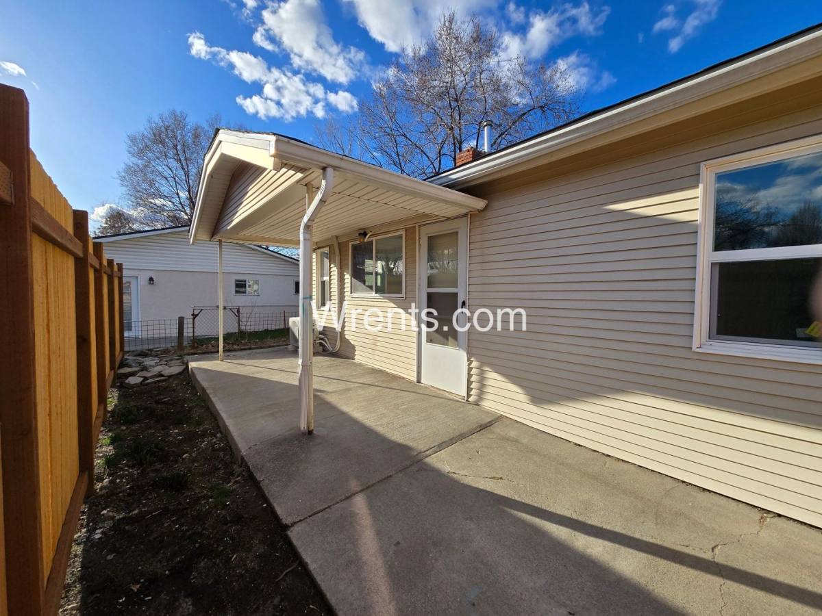 House for rent at 1327 E Bridgeport Ave, Spokane, WA 99207