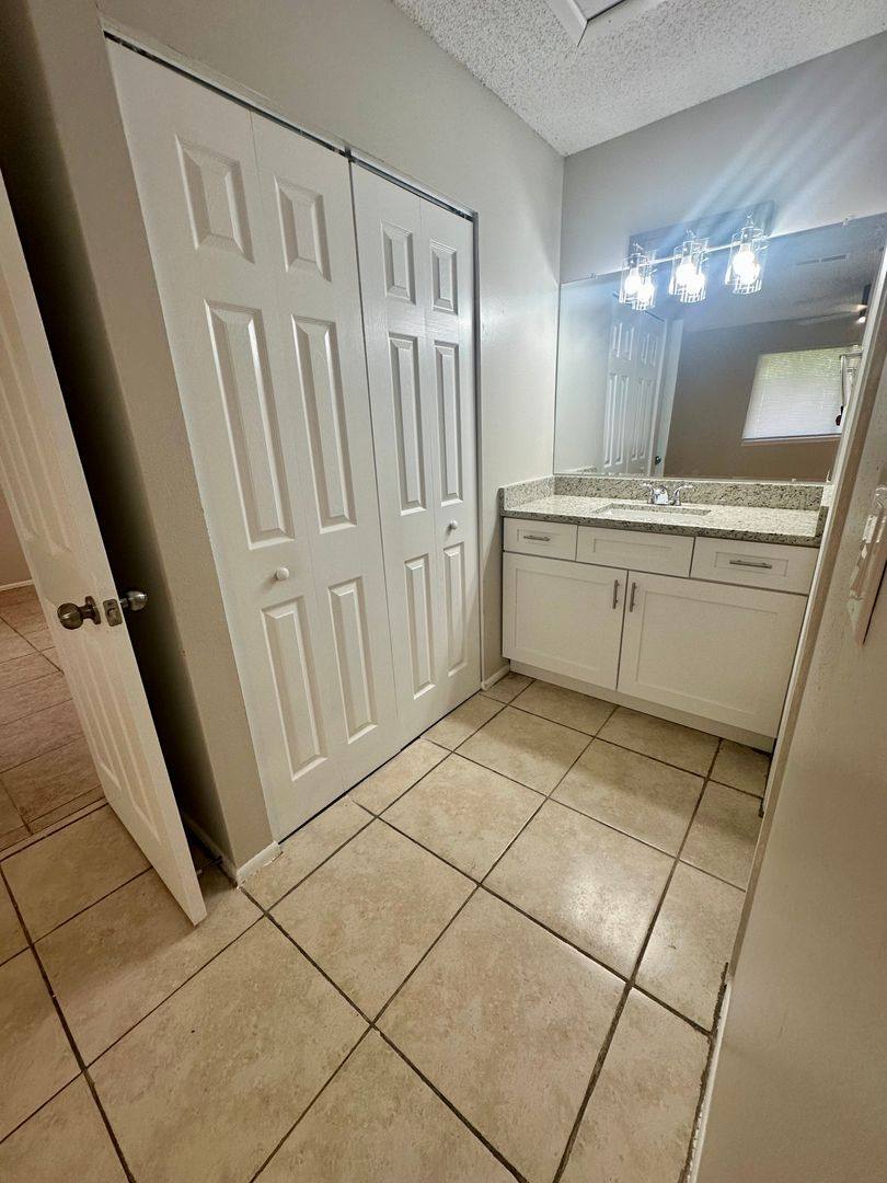 Apartment for rent at 2522 S Oak Ave, Sanford, FL 32773