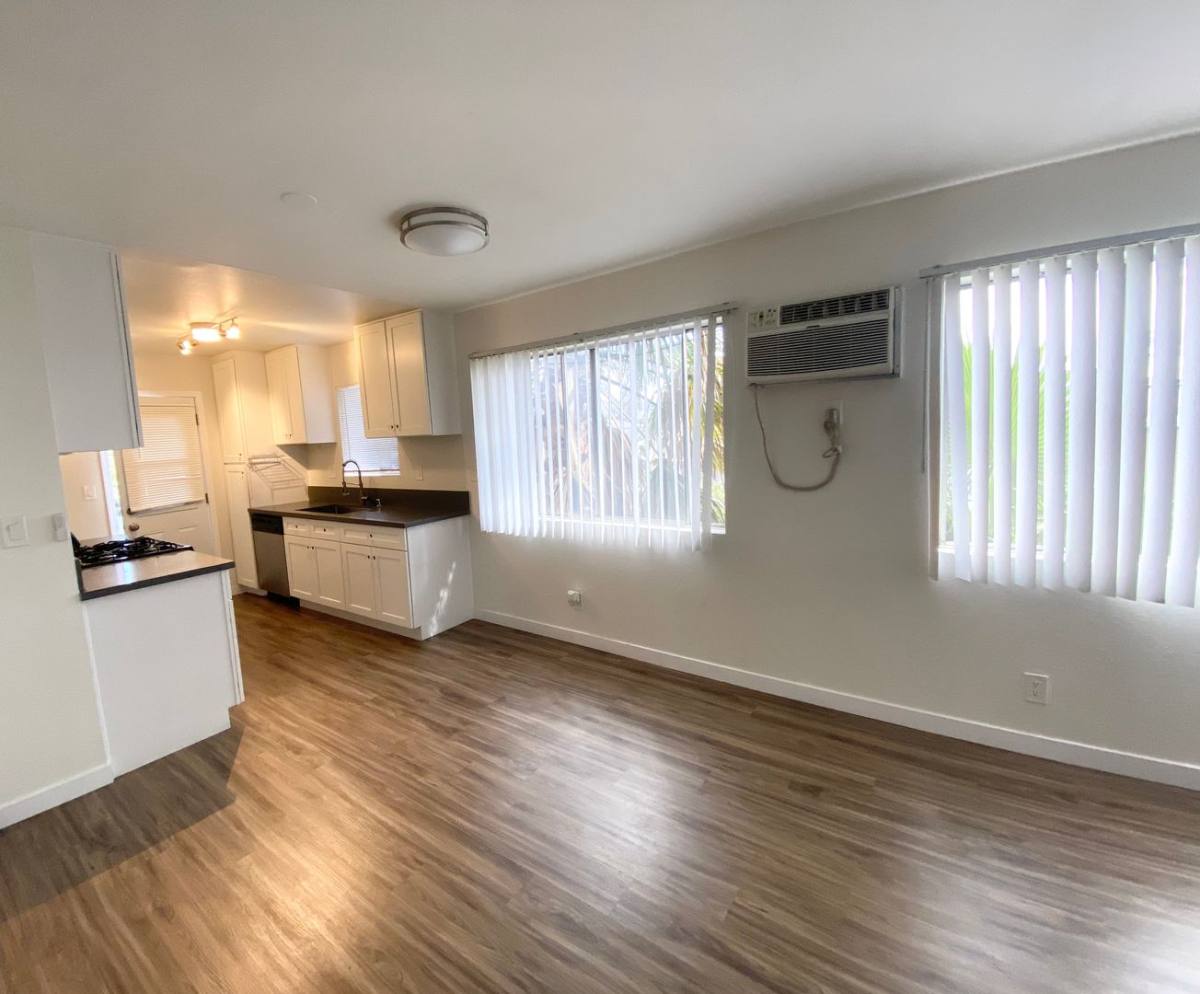 Apartment for rent at 13825 Vanowen St, Van Nuys, CA 91405