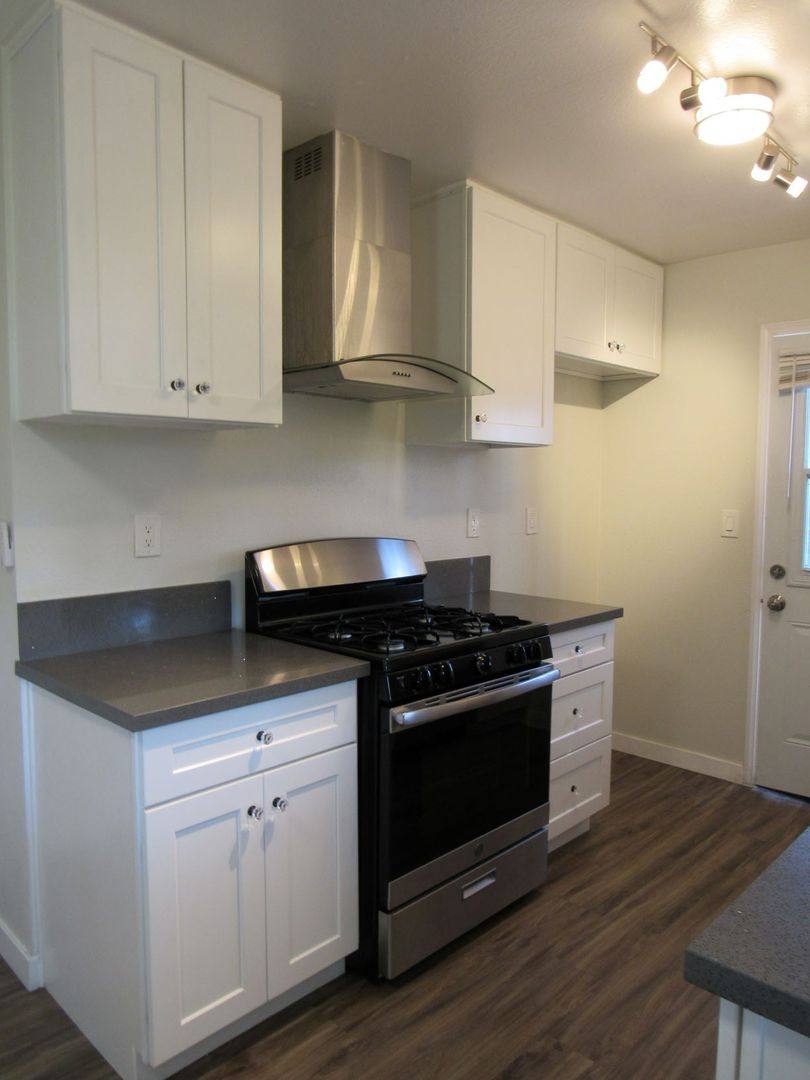 Apartment for rent at 13825 Vanowen St, Van Nuys, CA 91405