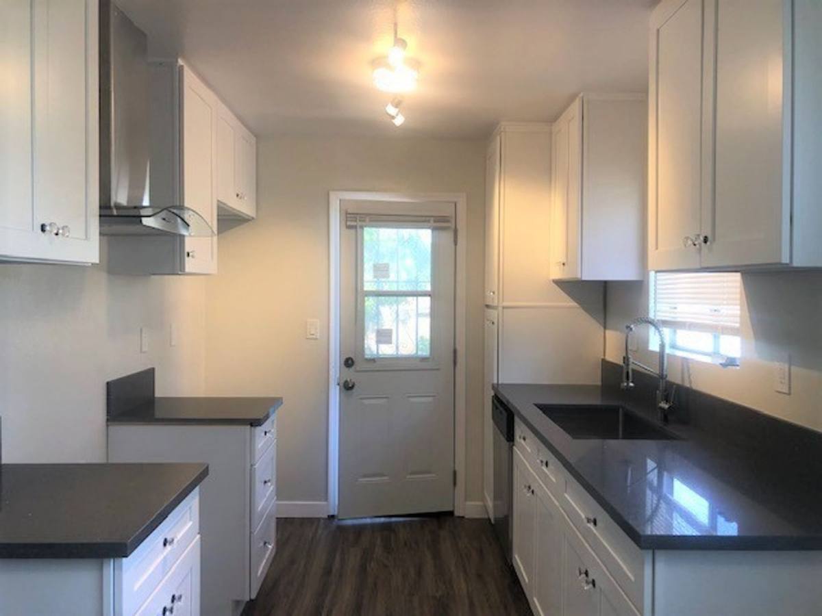 Apartment for rent at 13825 Vanowen St, Van Nuys, CA 91405