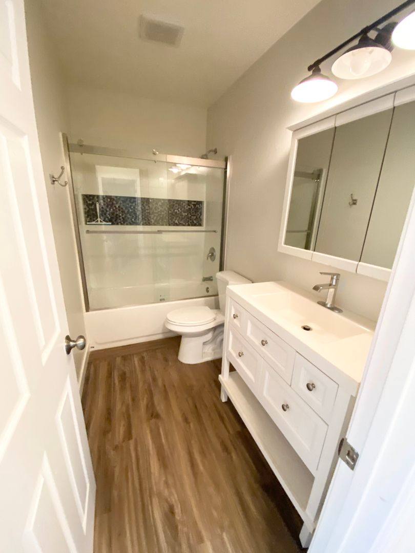 Apartment for rent at 13825 Vanowen St, Van Nuys, CA 91405